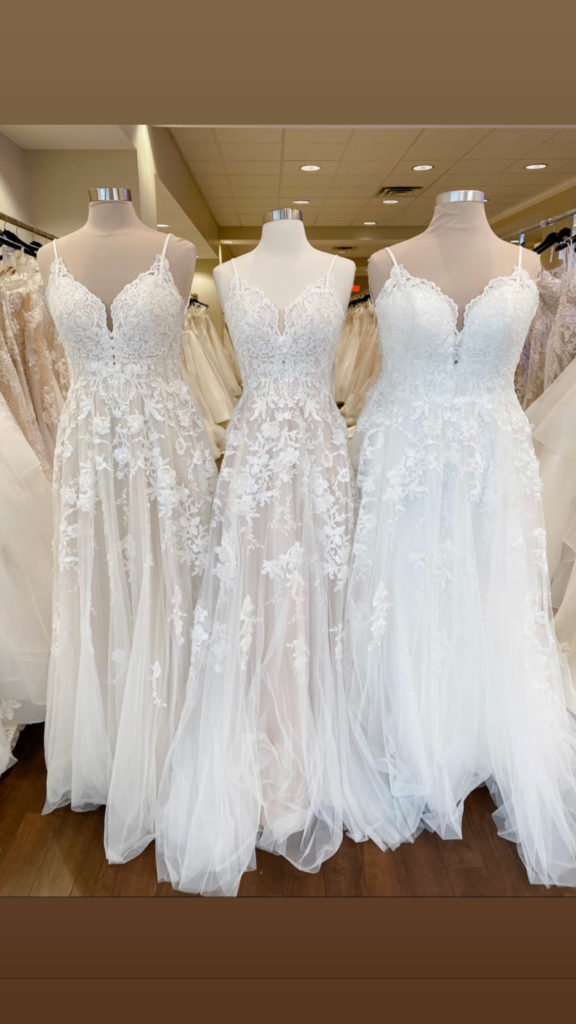 D2453 in champagne moscato and ivory
